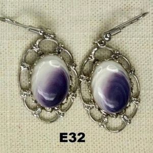 E32 Oval w/loop border wampum earrings costume jewelry purple quahog shell E32
